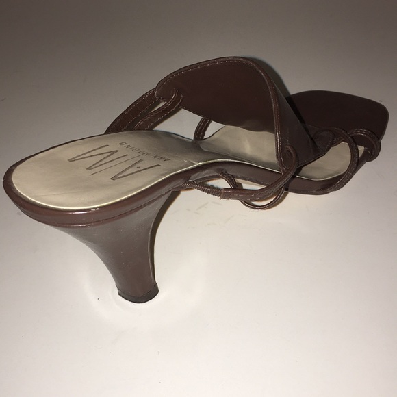 *SALE* Ann Marino Brown Heels - Picture 3 of 4